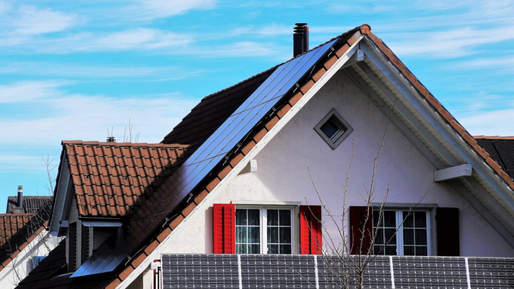 the roof of the gd9e45409c 1920 1024x576 - Werne setzt auf Solarenergie: Nachhaltigkeit mit XXXLSolar